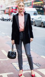 dark blazer with pink blouse and skinny jeans