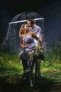 a shot with both on a bicycle while the man kisses the lady's fore head - ngcreation eklablog fr