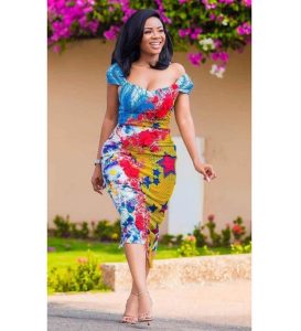 cute short ankara gown style for beautiful, curvy ladies, short sleeve