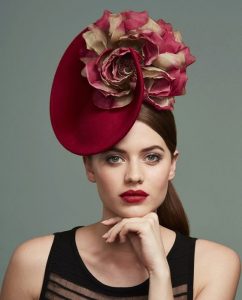 stylish fascinator headpiece style for young ladies