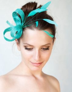 simple but cute bridal fascinator headpiece style