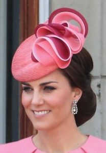 classy ladies fascinator headpiece style